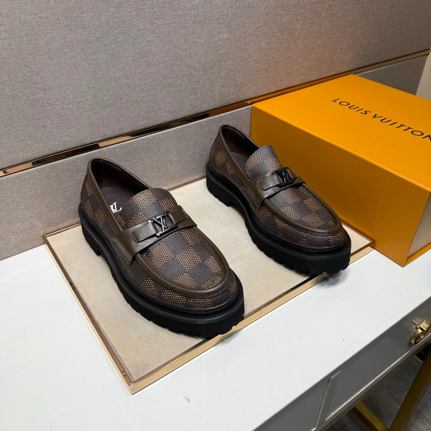 Men's men's shoes 💰pp620【Lv～】Men's casual leather shoes 2025z cabinet sales simultaneously 🔶Size: 39-44 #️⃣ 🔷3 colors🔜The upper is made of cowhide stitching ➕Cowhide lining, comfortable and breathable, sole: original comfortable and wear-resistant outsole, ⚠️real thing📱photographed🎬real thing is better📢📢📢